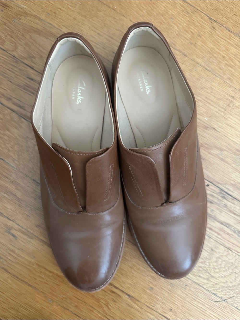 Clarks women’s Brown Leather Slip-On Dress Shoes